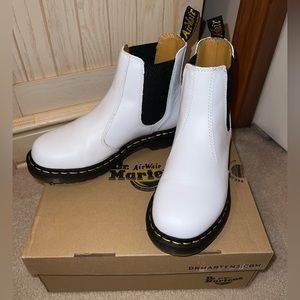 Dr. Martens 2976 Chelsea Boot - White - Size 8